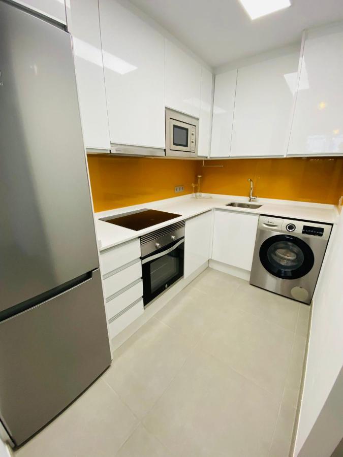 Bonito Apartamento De 2 Habitaciones Con Terraza Malaga Luaran gambar